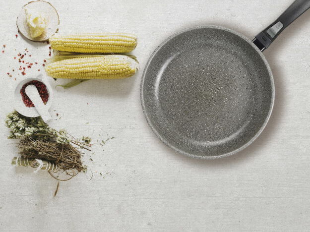 Padella Flonal monolite, materiale più antico rivive in nuove forme