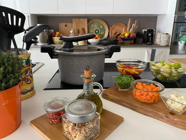 fast-cooker-pentola-pressione Pentola Fast Cooker in cucina