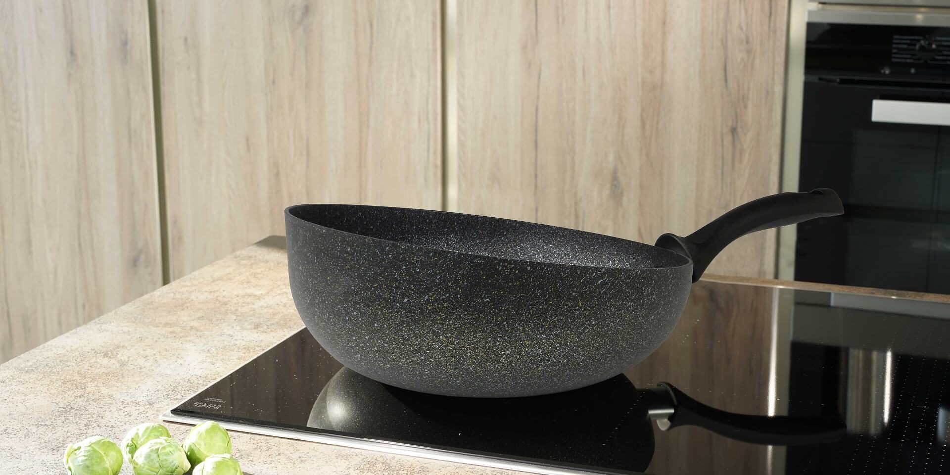 pentola-wok Pentola Wok Flonal sulla piastra